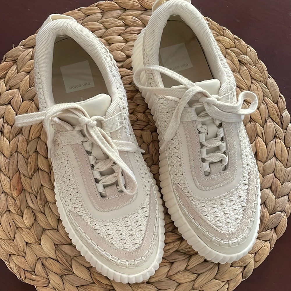 Dolce Vita Dolen sneakers; sandstone knit; size 7; worn once